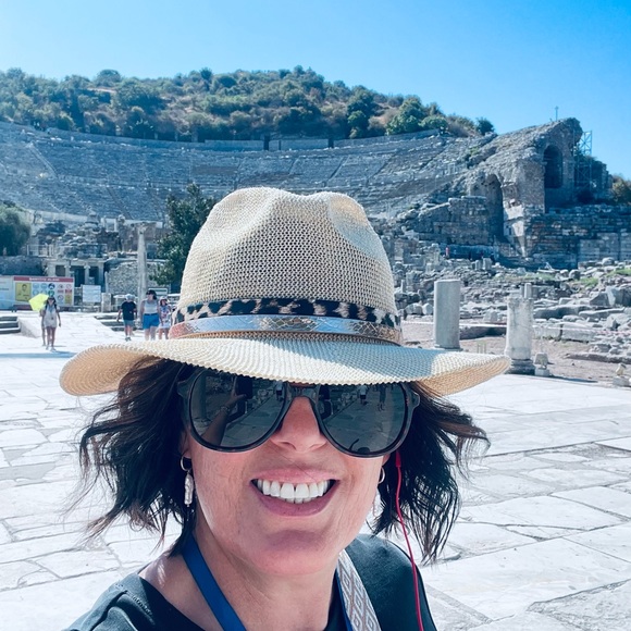 Meet your Posher, Crystal - Picture 3 of 4